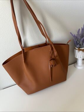 Classic Women's Tote Bag in Cognac Brown